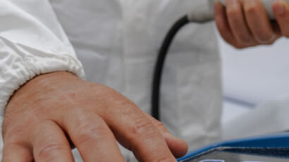 Ecografia urologica durante una visita specialistica a Palermo